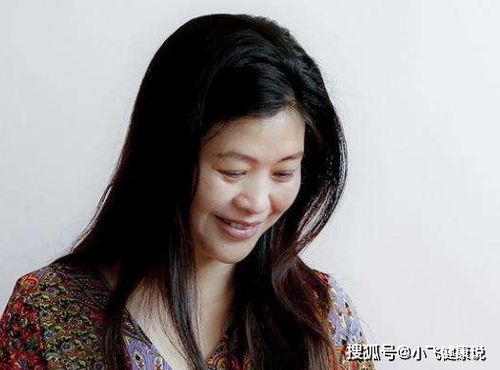 赵丽颖冯绍峰牵手逛街 赵丽颖冯绍峰牵手逛街